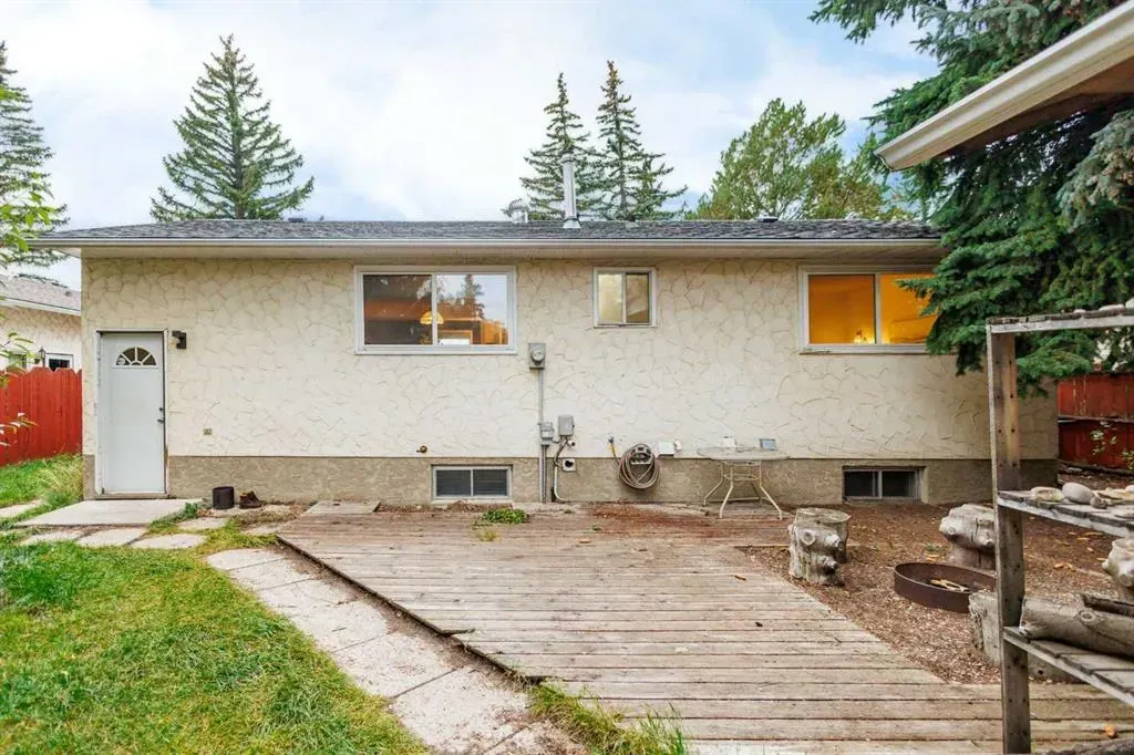 112 Silverthorn Road NW