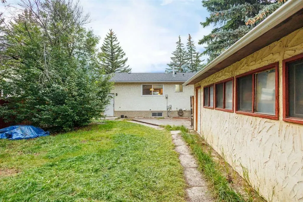 112 Silverthorn Road NW