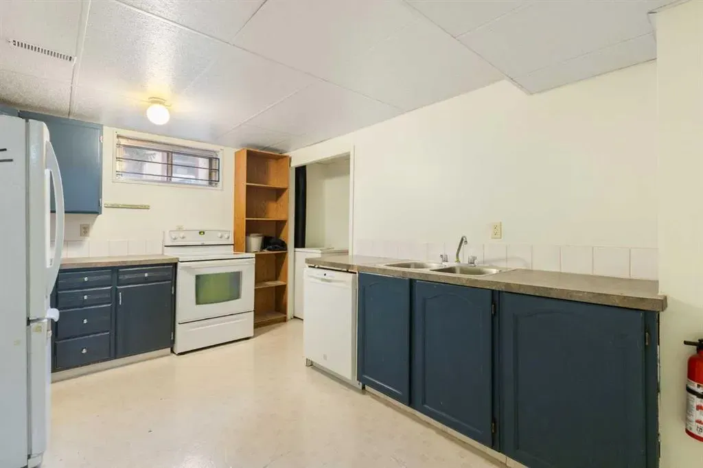 112 Silverthorn Road NW