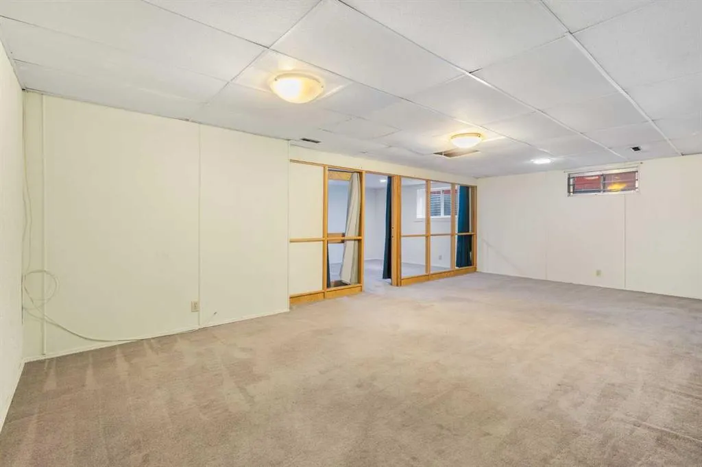 112 Silverthorn Road NW