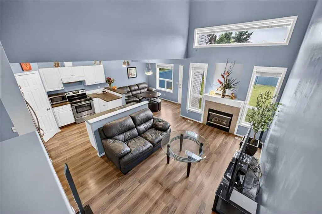 113 Canoe Square SW