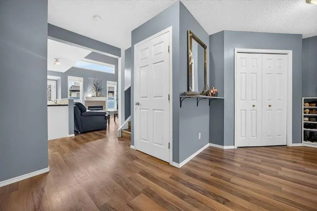 113 Canoe Square SW