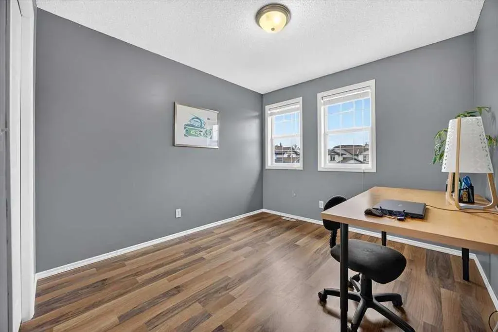 113 Canoe Square SW