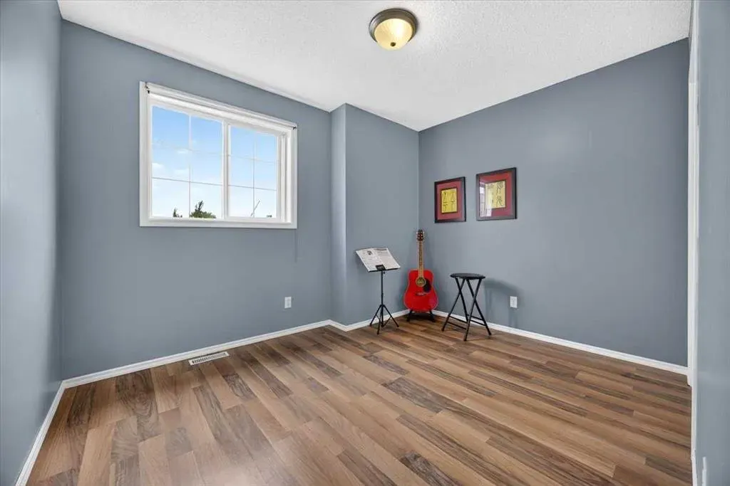113 Canoe Square SW