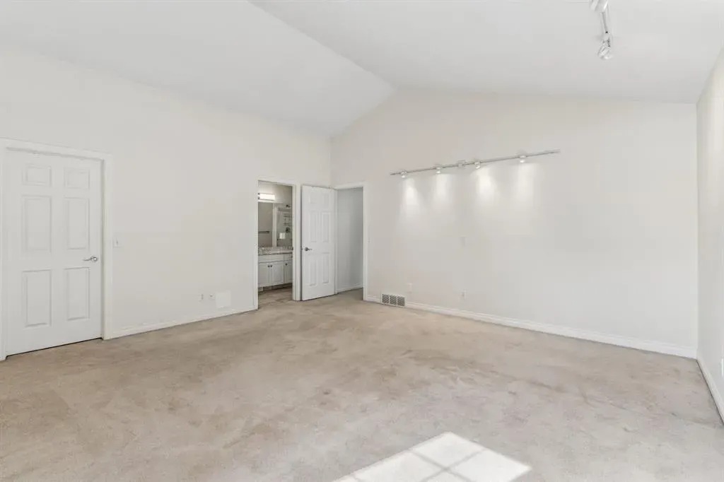 16 Varsity Estates Gardens NW
