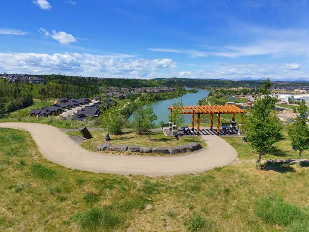 590 River Heights Crescent