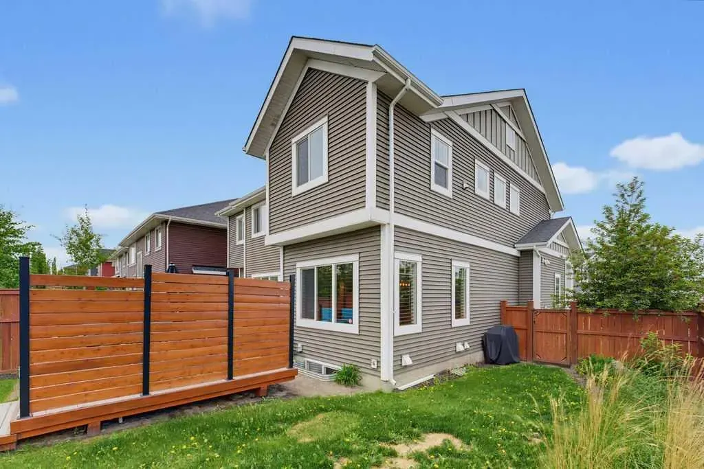 590 River Heights Crescent
