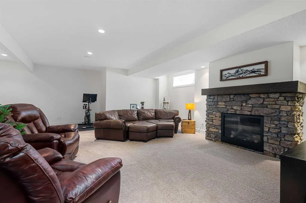 1508 Coopers Point SW
