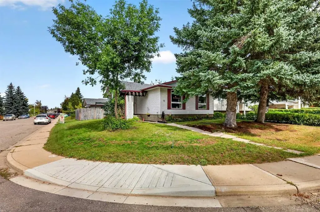 12 Brentwood Drive E