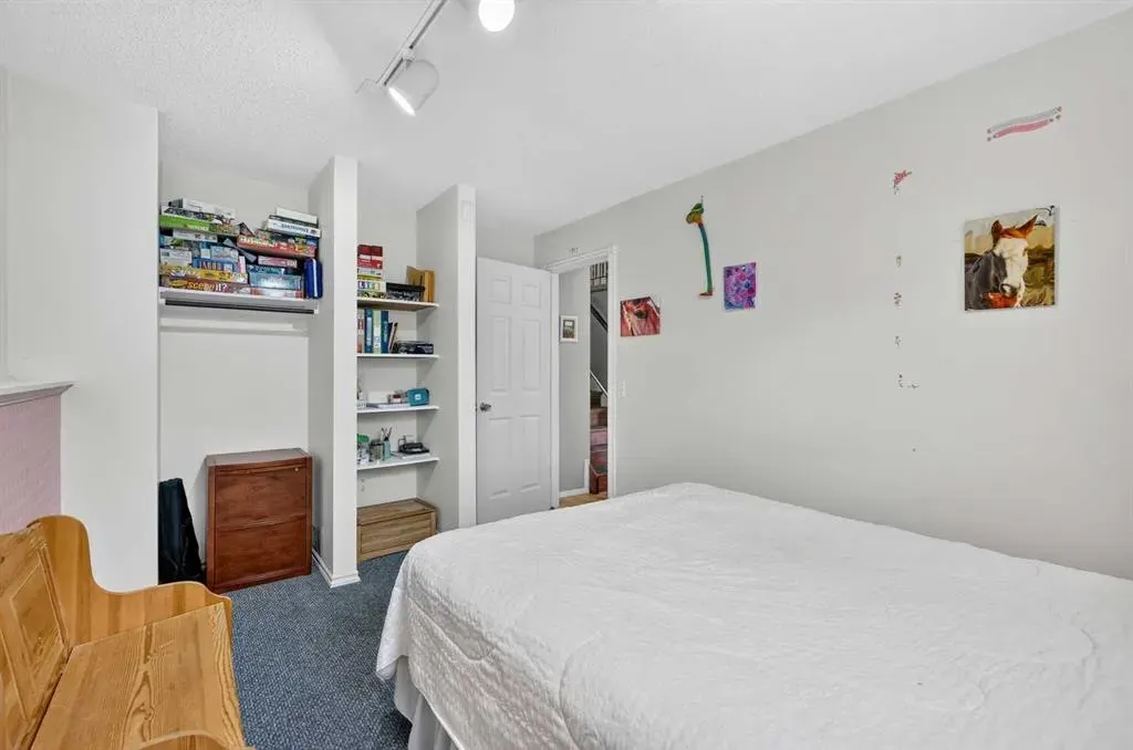 12 Brentwood Drive E