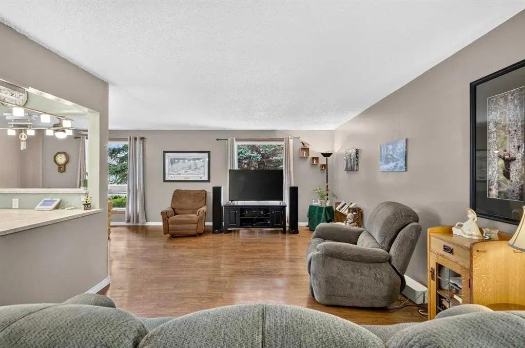 12 Brentwood Drive E