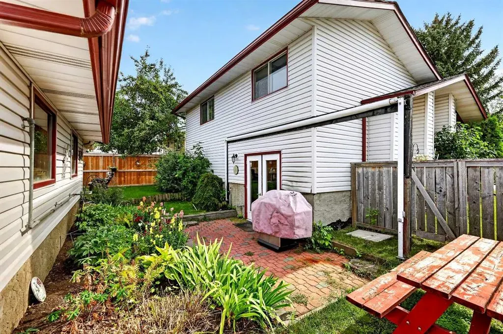12 Brentwood Drive E