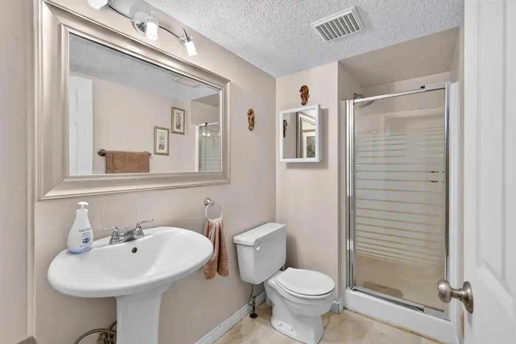 12 Brentwood Drive E