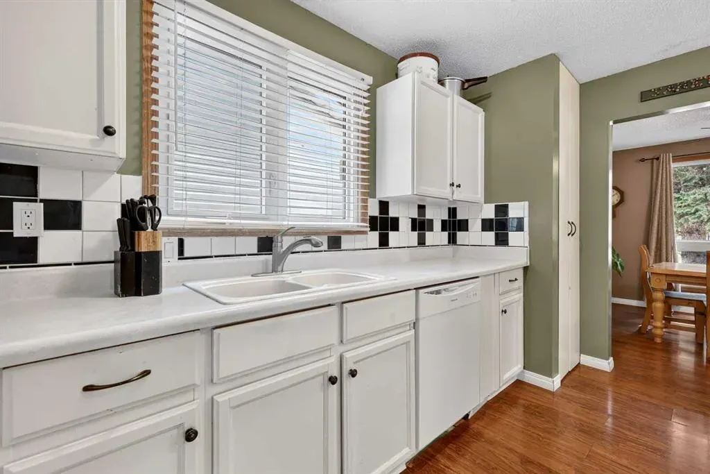 12 Brentwood Drive E