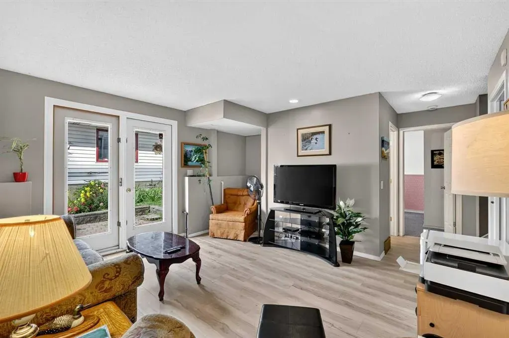 12 Brentwood Drive E