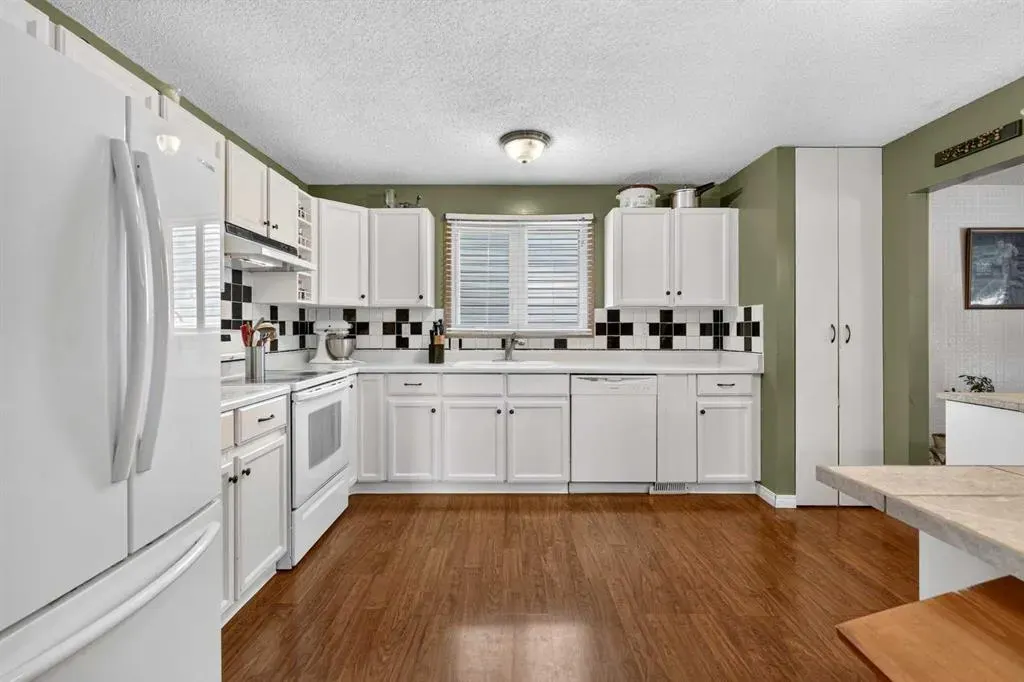 12 Brentwood Drive E