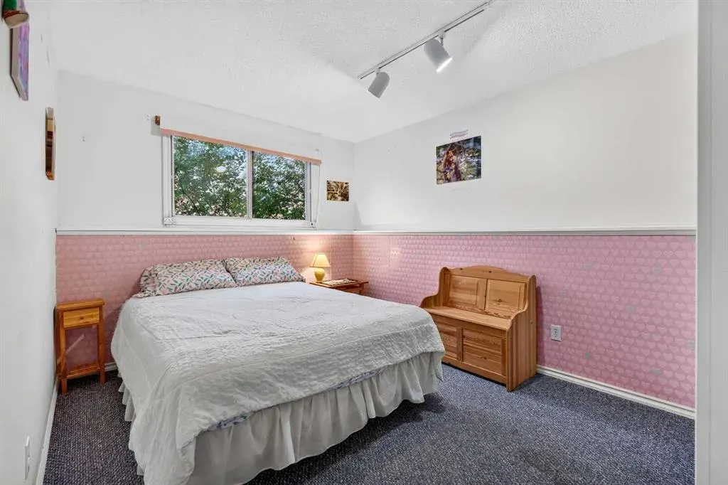 12 Brentwood Drive E