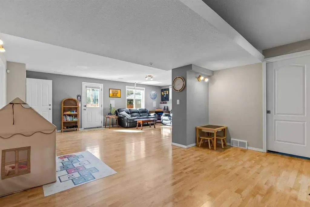 6 Strathford Place