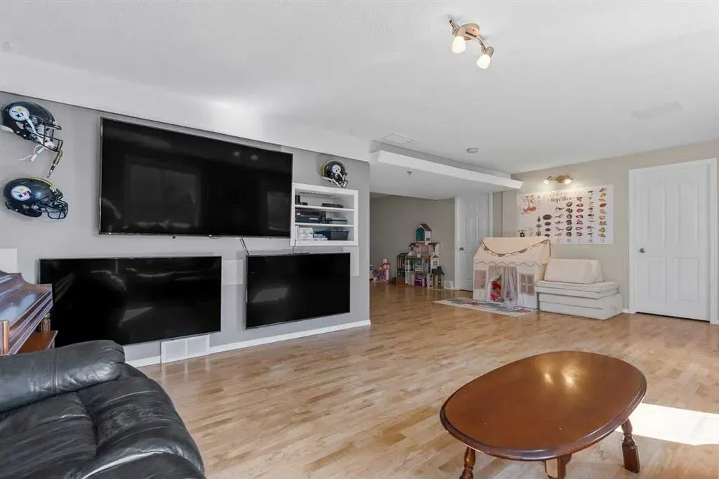 6 Strathford Place