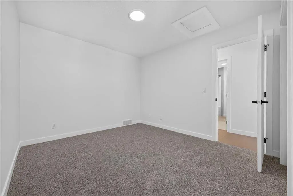 13 Emberside Grove