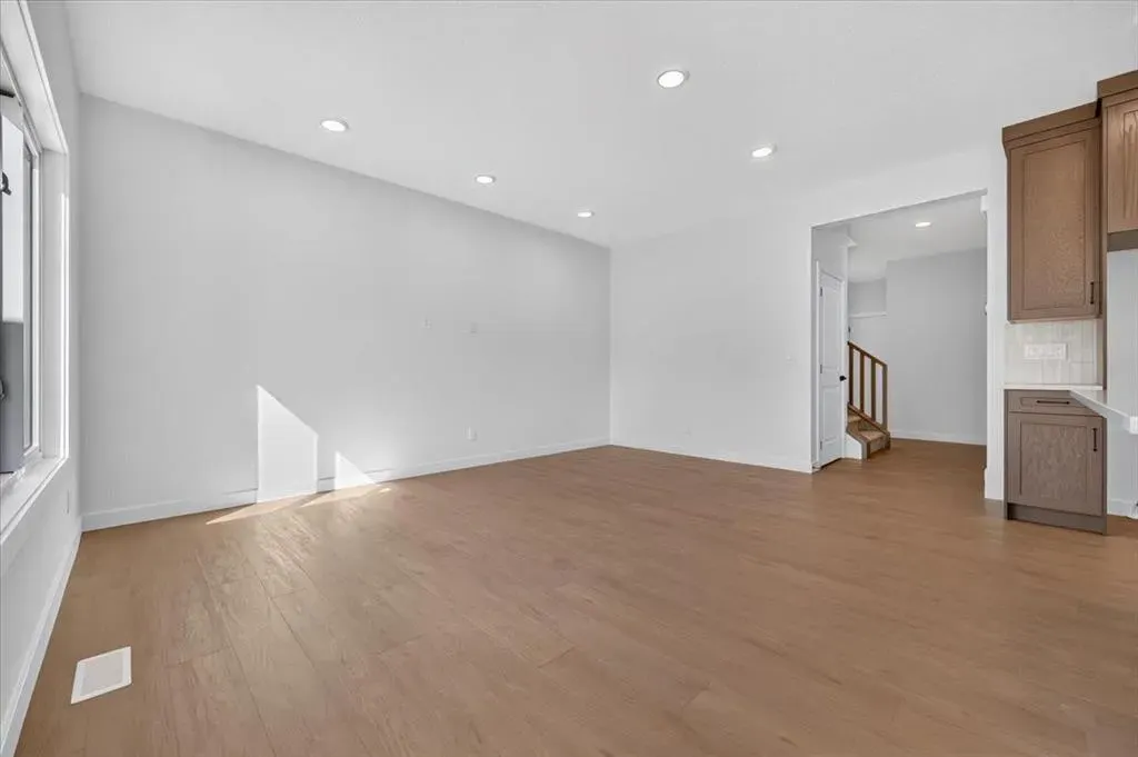 13 Emberside Grove