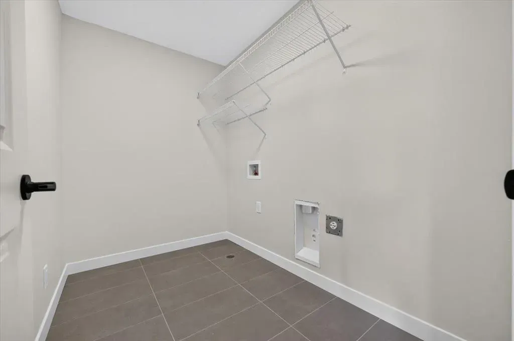 13 Emberside Grove