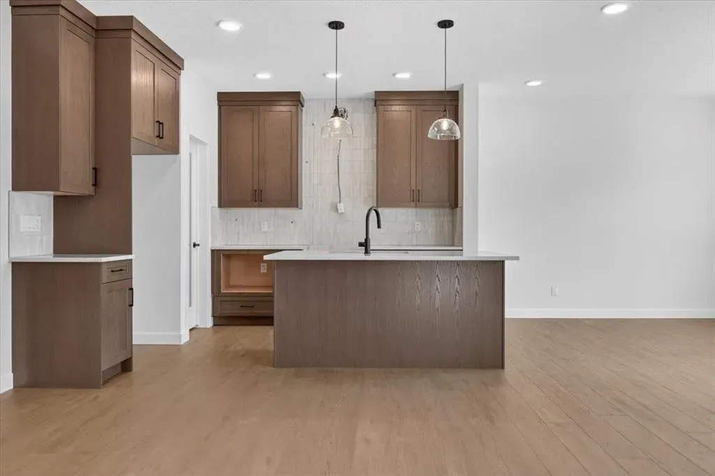 13 Emberside Grove