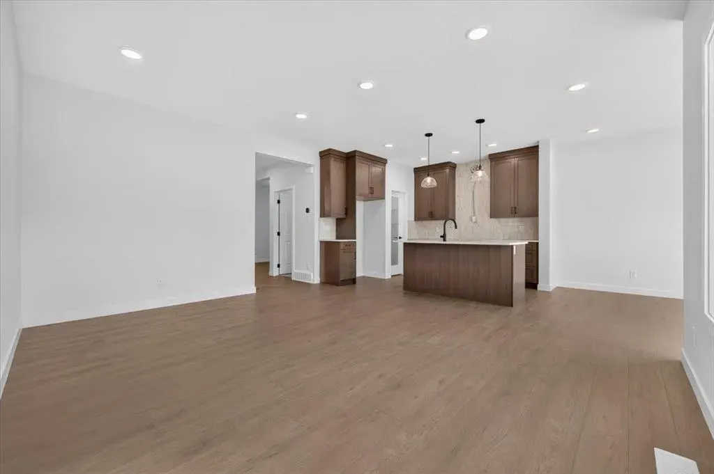 13 Emberside Grove