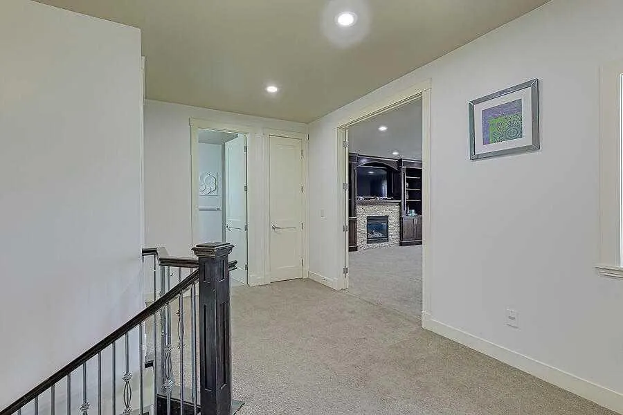 16 Rockcliff Point NW