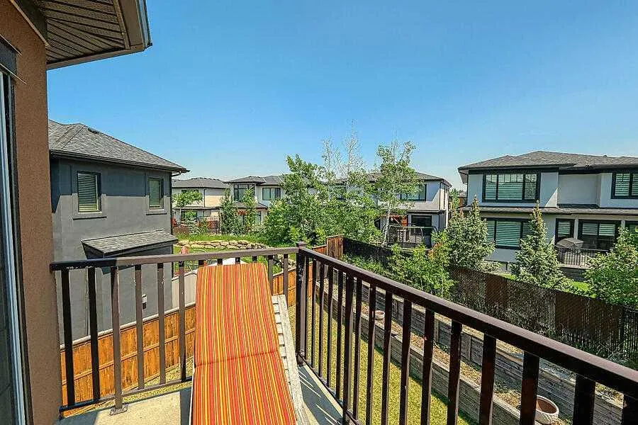16 Rockcliff Point NW