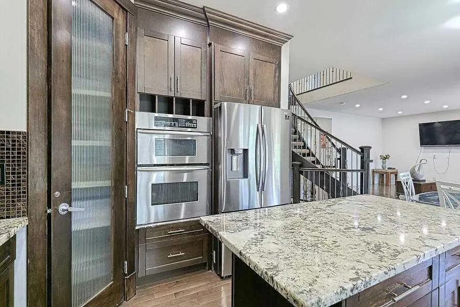 16 Rockcliff Point NW