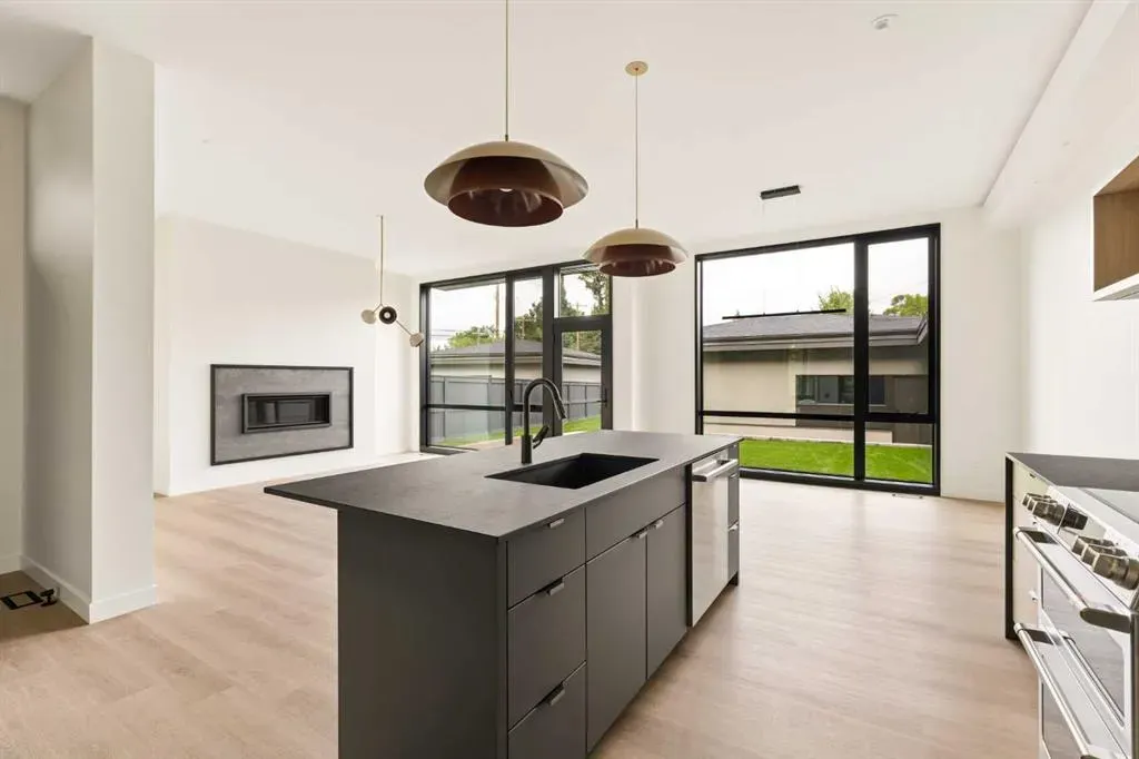 3C Willow Crescent SW