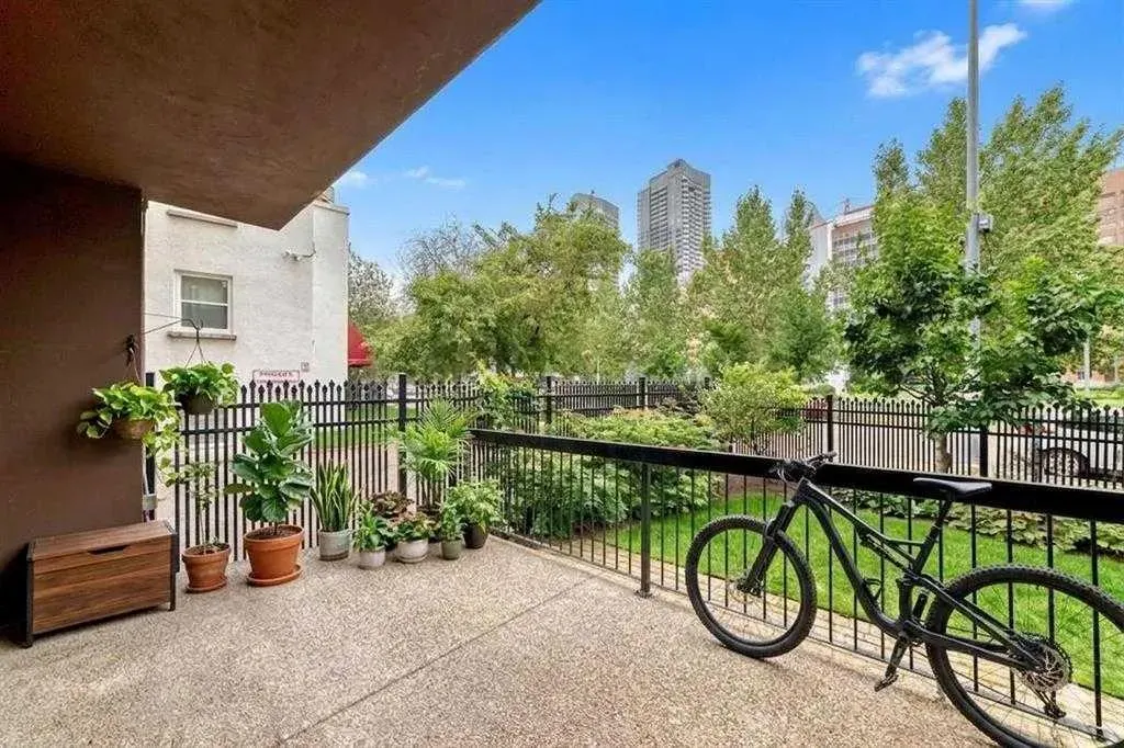 323 13 Avenue SW #101