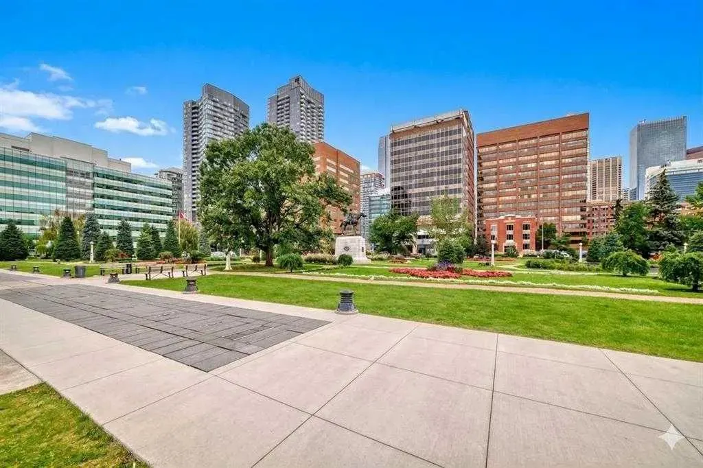 323 13 Avenue SW #101