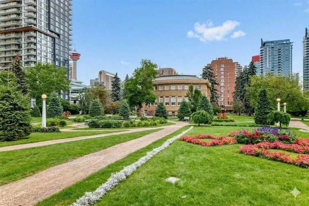 323 13 Avenue SW #101