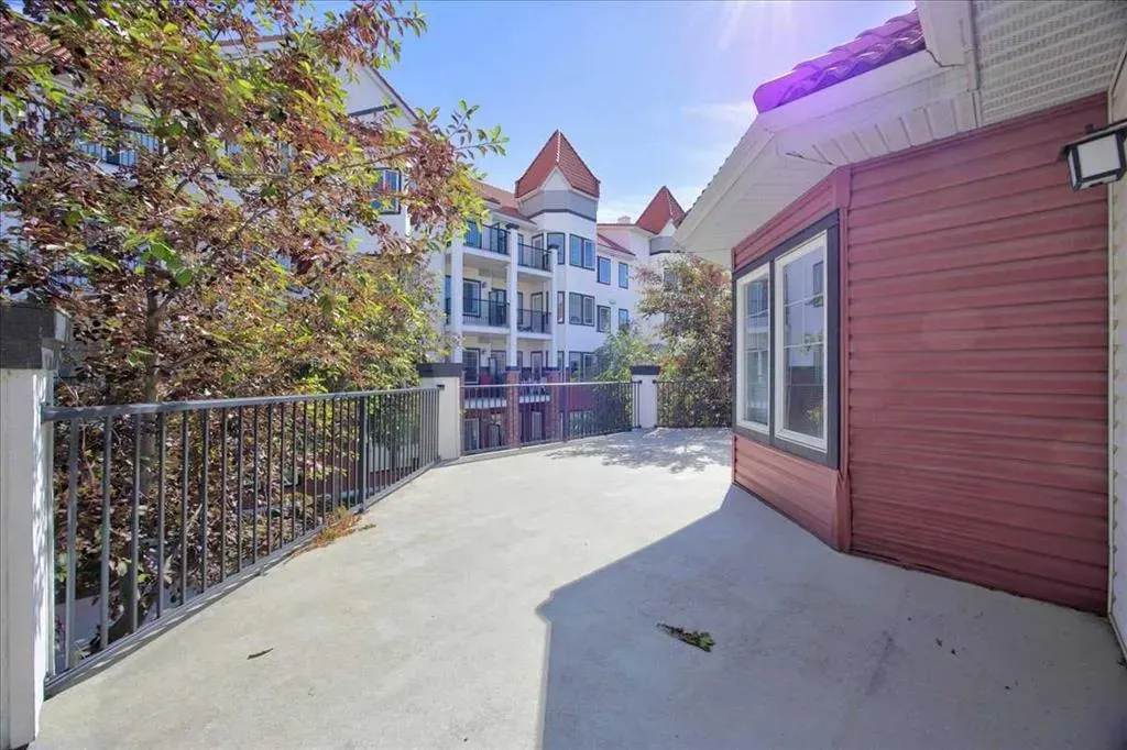 30 Royal Oak Plaza NW #218