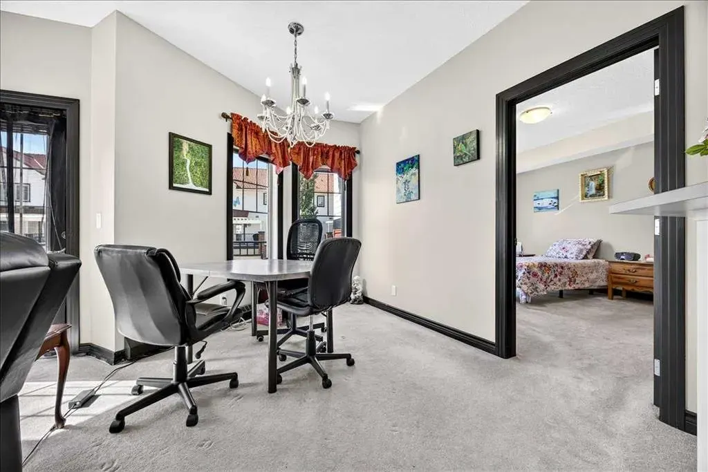 30 Royal Oak Plaza NW #218