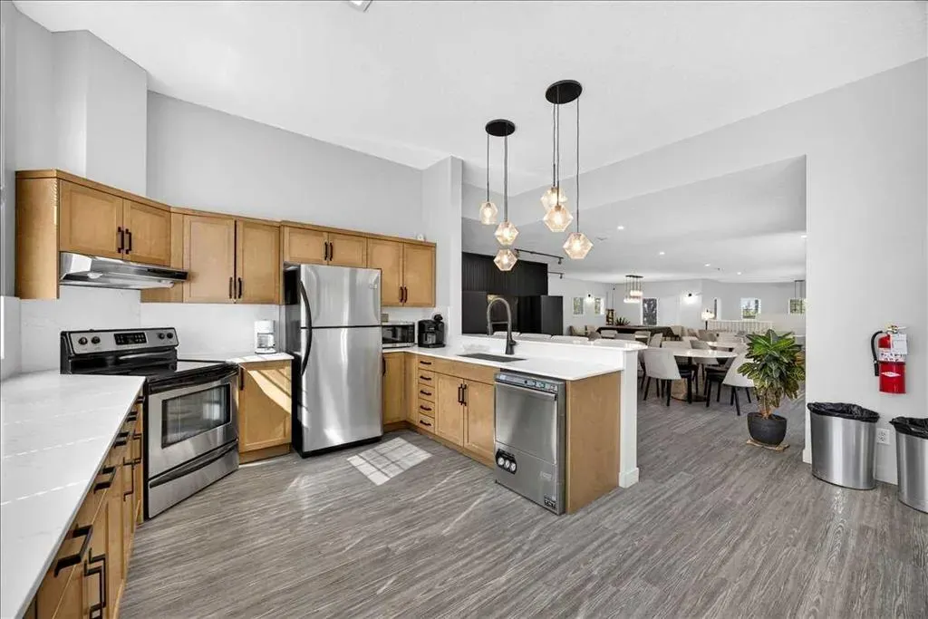 30 Royal Oak Plaza NW #218