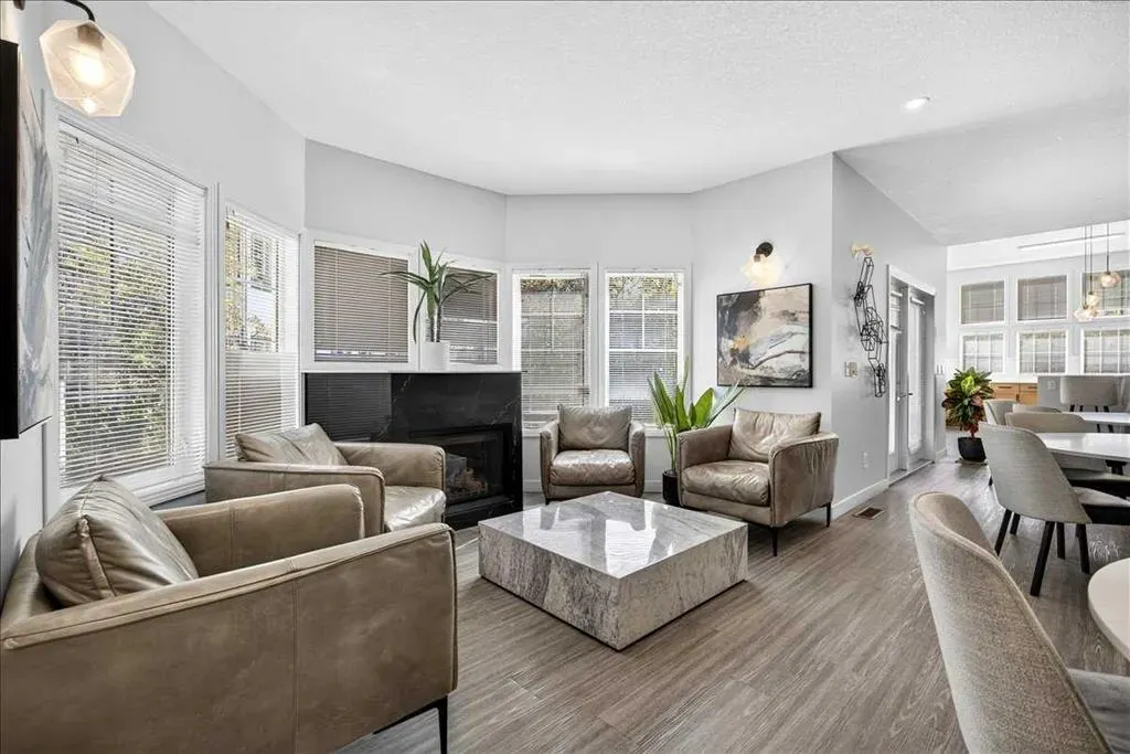 30 Royal Oak Plaza NW #218