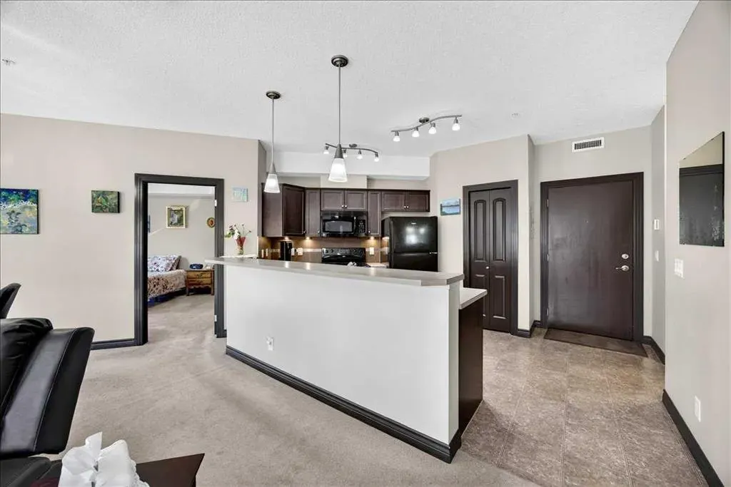 30 Royal Oak Plaza NW #218