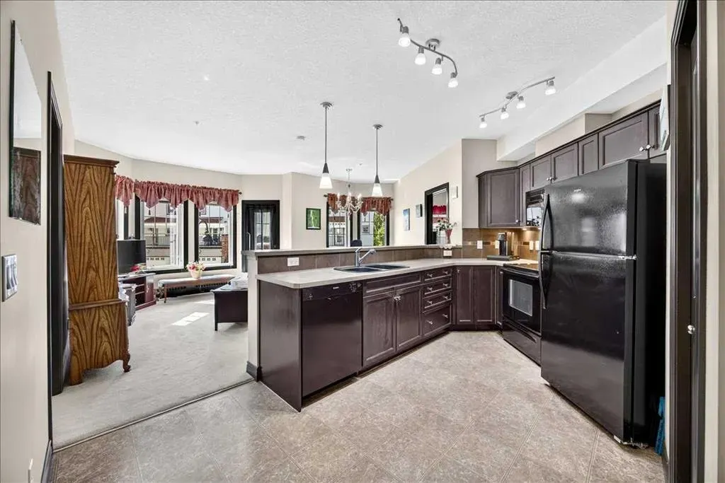 30 Royal Oak Plaza NW #218