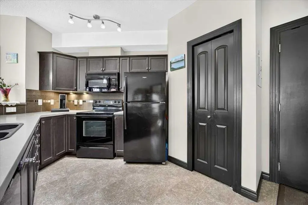 30 Royal Oak Plaza NW #218