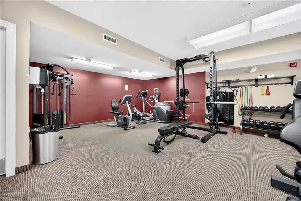 30 Royal Oak Plaza NW #218