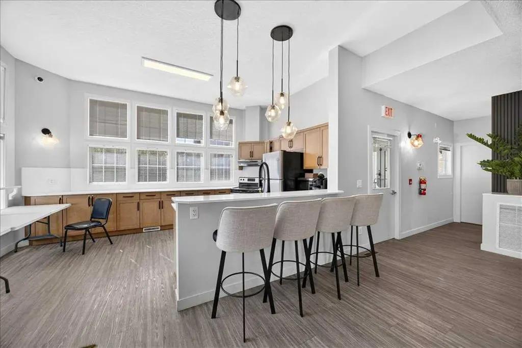30 Royal Oak Plaza NW #218