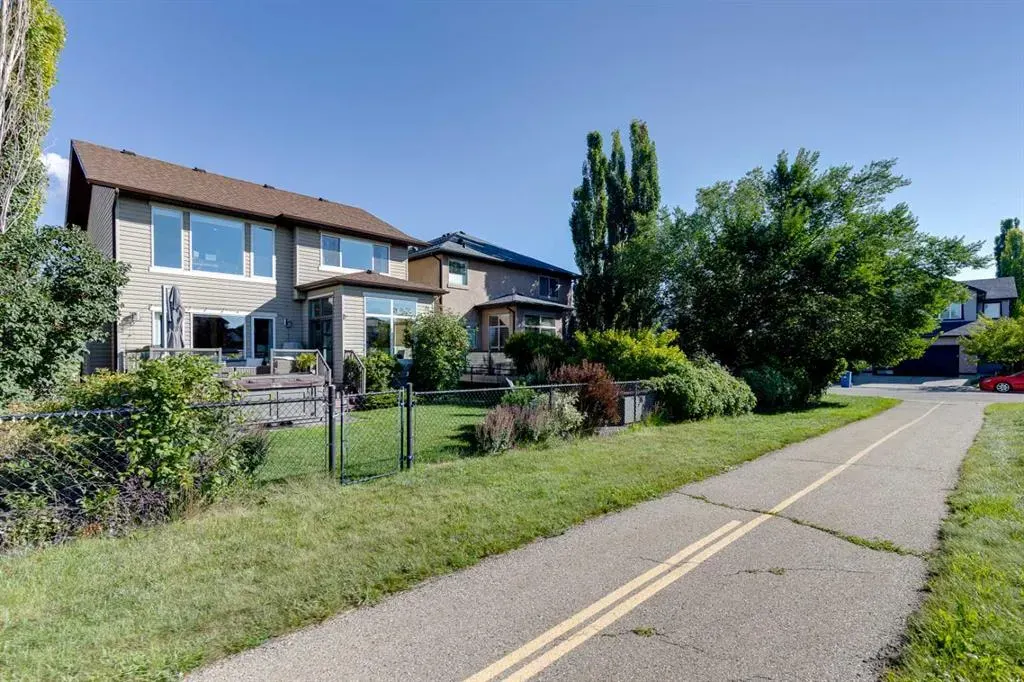 170 Tuscany Ravine Close NW