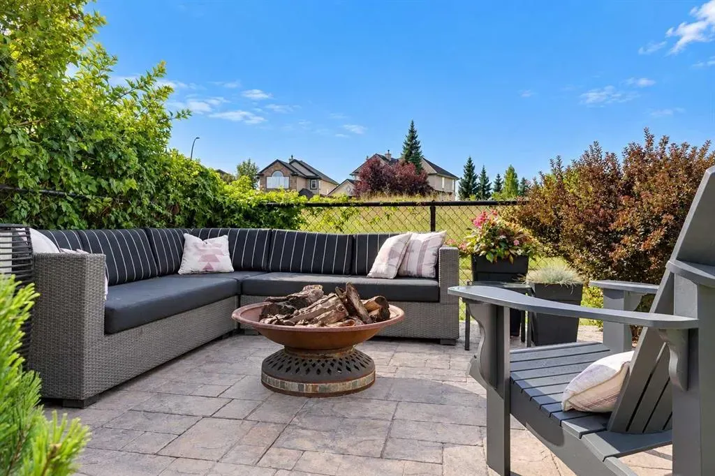 170 Tuscany Ravine Close NW