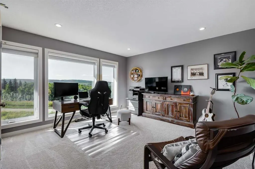 170 Tuscany Ravine Close NW