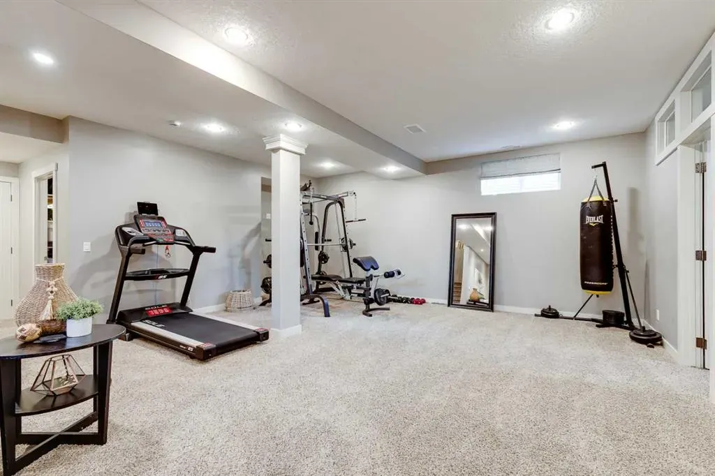 170 Tuscany Ravine Close NW