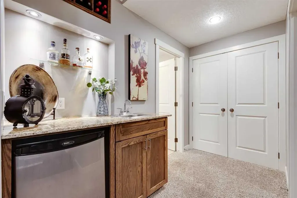 170 Tuscany Ravine Close NW