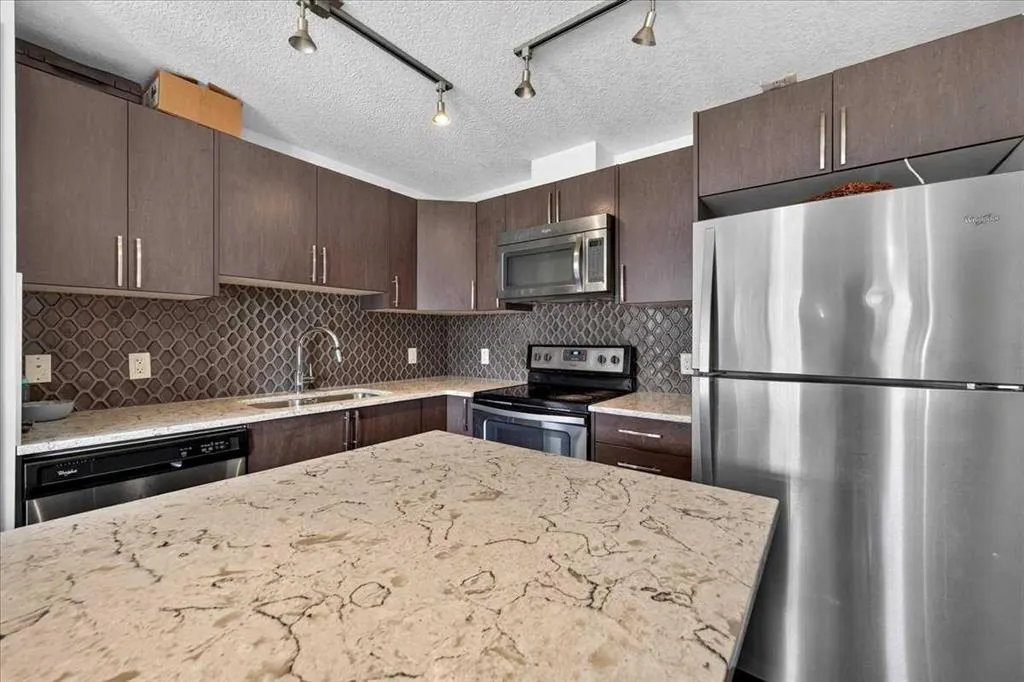 171 Evanscrest Gardens NW